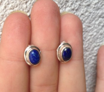 Zilveren edelsteen oorknoppen met Lapis Lazuli